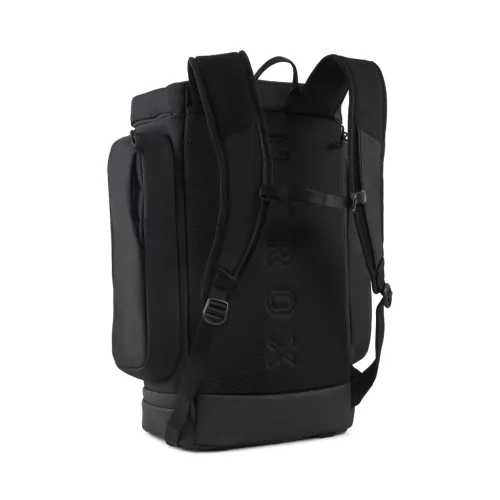 PUMA x HYROX 46L hátizsák – hátulnézet