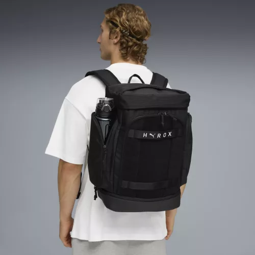 PUMA x HYROX Daily 34L hátizsák – viselés közben