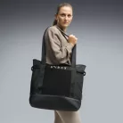 PUMA x HYROX 2-in-1 Shopper 15L táska – viselés közben